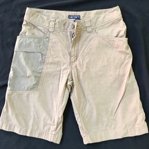 Arcteryx Mens Khaki Shorts Size 32